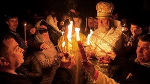 Lumina SfantÄƒ S A Aprins La Sfantul Mormant Din Ierusalim Cand Ar Urma SÄƒ AjungÄƒ È™i In Romania