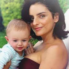 aislinn-derbez