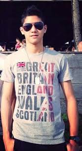 Cowok cool kelahiran seoul 25 juni 1982 ini merupakan seorang penyanyi dan aktor yang memiliki banyak sekali fans di tanah air. Al Pake Kacamata Foto Selebriti Selebriti Artis