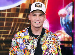 Originally from toronto, currently based in london. Pietro Lombardi Flirtangriff Auf Selena Gomez Starzip