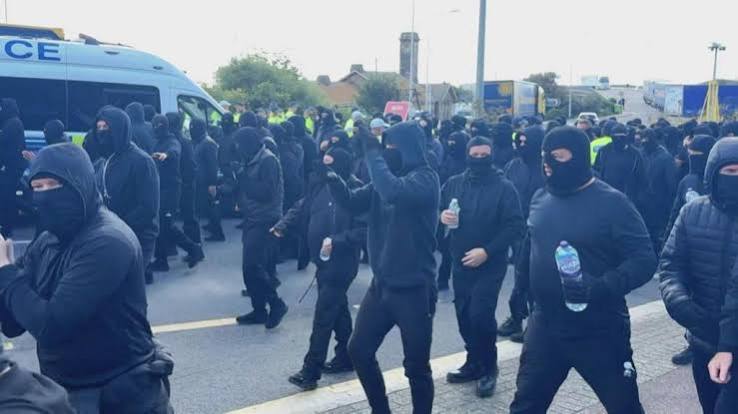 Port of Dover delays: Disruption as masked 'stop the boats' protesters block roads - BBC News