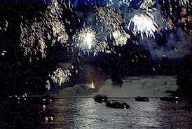Die bilder aus der schweiz (rheinfall mit riesenfeuerwerk) gibt es hier: Feuerwerk Am Rheinfall 2002