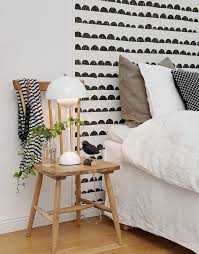 papier peint chambre noir et blanc table de chevet originale tete de lit papier peint mobilier de salon