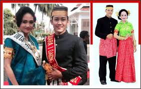 Cara mengenakannya adalah dikenakan bersama dengan setelan lainnya seperti passapu, lipa garusuk, dan juga paroci. 8 Pakaian Adat Sulawesi Barat Nama Penjelasan Gambar