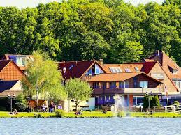 Im haus sind sauna und schwimmbad. Ferienwohnung Luerssen Direkt Am Meer Wohnung 2 Steinhude Frau Kirsten Schmid