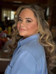 Kaitlyn 💍🤍 • • • Makeup @makeup_by_cole_ Venue @thebarnatvilla Extensions  @luxyhair #bride #bridalhair #bridalmakeup #nybride #hudsonvalleybride  #bridehairstyle #bridalhairstyle #hudsonvalleyweddings #glamwaves