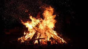 The night of san juan (la noche de san juan) is usually celebrated with music starting in the evening of the 23rd with bonfires and/or fireworks at midnight to see in the 24th. Was Kann Man In Der Noche De San Juan 2018 Auf Ibiza Machen