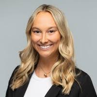 Lindsay Ray's Instagram, Twitter & Facebook