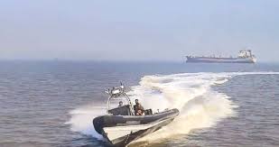 35 passengers capsizes off Mumbai coast ...