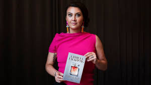 Jetzt einfach & schnell einkaufen. Forfattaren Camilla Lackberg Ar Formogen Men Kanner Sig Inte Hemma I Overklassen Kultur Och Noje Svenska Yle Fi