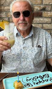 Peter Crossley Singer Songwriter (@PeterCrossleySingerSongwriter) • Facebook