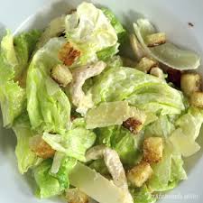 Easy Homemade Caesar Salad Recette En 2020 Recettes De Cuisine Idee Recette Salade Salade Cesar