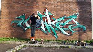 When construction of the building started in 1929 according to the plans of star architects peter behrens and alexander popp, the project stood for new beginnings and change. Tabakfabrik Linz Linzer Graffiti Meeting