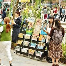 Public Witnessing In Seoul South Korea In Front Of A Busy Subway Station With Korean Chinese And English Publi Jehovah S Witnesses Public Witnessing Jehovah
