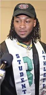 Gradúa de UTEP con jersey de Green Bay