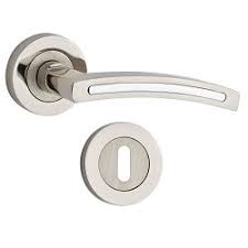 Kapıların ebatlarına göre belirlenen yale kapı kolu tercihleri, konfor ve dizaynı da beraberinde getirmektedir. Kapi Kolu Modelleri Ve Fiyatlari N11 Com