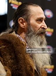 Uncle Colin Hunter performs Welcome to Country during the 2022 Toyota...  News Photo