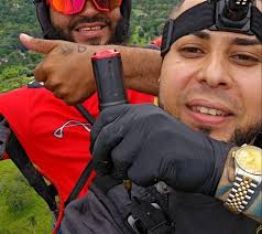 Erasmo Tattoo” primer dominicano en realizar tatuaje desde un parapente
