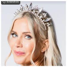 Looking for BASIC Lizzie hearts head and crown 👑