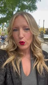 Laura Borchers's Instagram, Twitter & Facebook