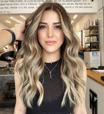 Dai caschetti leggermente sfilati ai wob asimmetrici fino a tagli di media lunghezza con scalature sulle lunghezze. I Migliori Tagli Per Capelli Fini Le Proposte Per Dare Volume Trucchi Tv