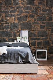 غرفة نوم طراز حجري أنيق Stylish Bedroom Design Bedroom Decorating Tips Bedroom Design