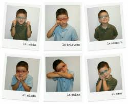 Los niños y niñas que acuden a la guardería quizás son demasiado pequeños para según qué cosas, pero desde luego nunca se la gallinita ciega es otro clásico entre los juegos para niños de preescolar y, además, muy fácil de hacer, dado que requiere poco material. 30 Actividades Para Trabajar Las Emociones Con Ninos Descargables Club Peques Lectores Cuentos Y Creatividad Infantil