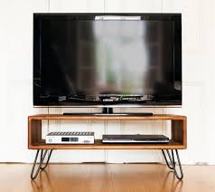mesa de tv moderna midcentury aparador en iroko y piernas de horquilla de hierro crudo table tv modern tv modern tv stand