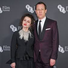 Jetzt verrät wohl auch sein enkel prinz harry dort verriet sie, dass prinz harry* auf keinen fall thema der sendung sein möchte. The Crown Season 4 Cast Popsugar Entertainment