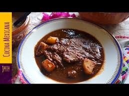 Bistec En Salsa Roja De Guajillo Bisteces En Chile Pasilla Youtube Mexican Food Recipes Food Food Videos