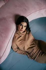 قصة نجاح الفنانة كارمن بصيبص بدئا من صور اطلالاتها حتي زواجها The Success Story Of Carmen Bsaibes Starts From The Photos Of Bean Bag Chair Home Decor