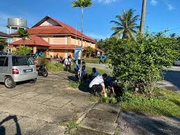 Hal ini karena membuat biaya perjalanan semakin murah dan dapat menyetir secara bergantian. Program Gotong Royong Di Perumahan Ibu Pejabat Polis Daerah Besut Facebook