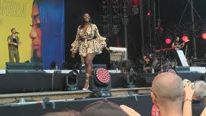 Le clip, sorti en avril 2019, est le quatrième de l'opus. Aya A L Huma Alliage Improbable Succes Indeniable Bondy Blog