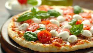 Se voleste delle idee su come condire pizze precotte senza mozzarella, ci sono innumerevoli per il condimento della vostra pizza potete utilizzare mozzarella di bufala o burrata, prosciutto crudo e. Ricetta Pizza Surgelata Come Trasformarla In Una Pizza Buonissima Le Ricette Di Buonissimo
