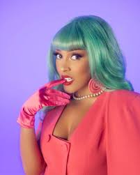 And weight is 5 feet 6 inches and her weight 87 kg. Doja Cat Biography Real Name Age Height Net Worth Pictures 360dopes