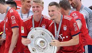 The narratives of our objects tell about authenticity, depth and discovery. Fc Augsburg Verpflichtet Felix Gotze Vom Fc Bayern Munchen