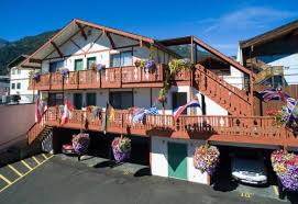Leavenworth village inn provides rejuvenation, comfort and a superb location with luxurious bedding, fine bath amenities, complimentary morning light fare, an intimately chic wine bar. Leavenworth Hotels From 112 Cheap Hotels Lastminute Com