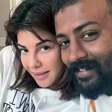 After viral cosy pictures with Conman Sukesh Chandrasekhar, Jacqueline  Fernandez appears before ED