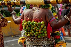Im tempel sri srinivasa perumal in singapurs little india war alles für das fest thaipusam vorbereitet. Robin S Take Thaipusam 2019 Ming Thein Photographer