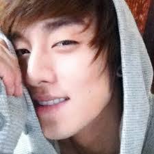 Eli Kim's Instagram, Twitter & Facebook