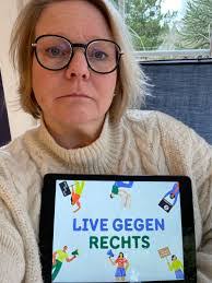 Ellen Vollmer's Instagram, Twitter & Facebook