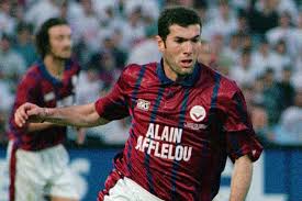 Soyez informé en premier de mon actualité. Zinedine Zidane Biography Photo Age Height Personal Life News Football 2021