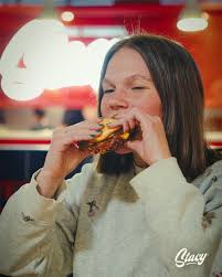 ⚠️⚠️¡Advertencia!⚠️⚠️ El siguiente carrete puede generar fuertes  sentimientos hacia nuestras burgers. Igual recomendamos mirarlo y dejarse  tentar...