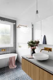 Weg Met De Saaie Badkamer Zo Betrek Je Deze Ruimte Bij De Rest Van Je Interieur Roomed Design Badkamer Badkamerideeen Badkamer Inspiratie