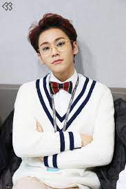 12 Idols Who Pulled Off Round Glasses Effortlessly Selebritas Entertainment Lee Min