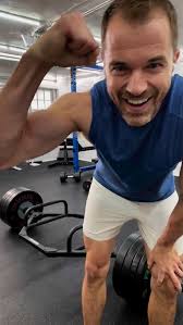 5x5 bench = front squat. Sounds fun…LFG! 🤣🔥💪 #benchpress #frontsquat  #chest #core #strength #quads #5x5 #fitness #exercise #muscle  #lululemonambassador