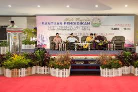 Senarai duit bantuan untuk pelajar ipt dan mahasiswa miskin atau b40 yang ditawarkan oleh selangor, wilayah persekutuan kuala lumpur kl, perak, perlis, kedah, pulau pinang penang, kelantan, terengganu, putrajaya, sabah, sarawak. 19 September 2018 Majlis Penyerahan Bantuan Ipt Luar Negara