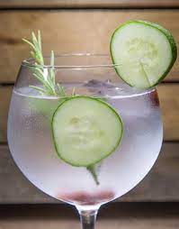Ein Gin Tonic Mit Gurke Gin Tonic Gin Tonic Rezept Gin