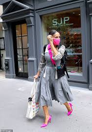 Sjp by sarah jessica parker. Sarah Jessica Parker Helps Customers Find Their Perfect Fit As She Continues Running Her Shoe Empire Daily Mail Online