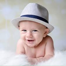 They'll always be my babies, but look how giant these children have become!  We officially have a middle schooler (with Logan in the sixth grade), a  fourth grader and two first graders. •